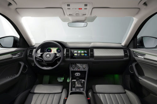 SKODA KODIAQ DIESEL ESTATE 2.0 TDI SE Drive 5dr DSG [7 Seat] view 14