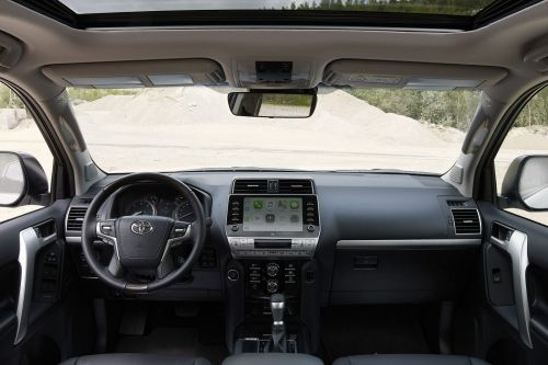 TOYOTA LAND CRUISER DIESEL SW 2.8 D-4D 204 Invincible 5dr Auto 7 Seats [Sunroof] view 7