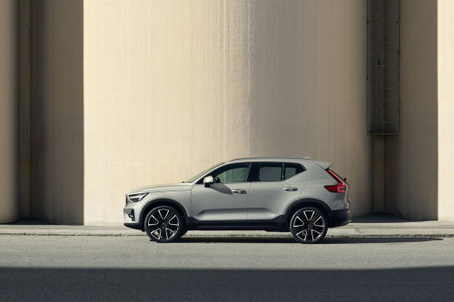 VOLVO XC40 ESTATE 1.5 T4 Recharge PHEV Core Bright 5dr Auto view 10